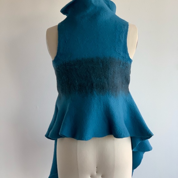 Merino wool and silk vest and gloves - Picture 9 of 11